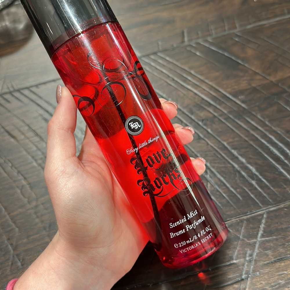 Sexy little things love rocks